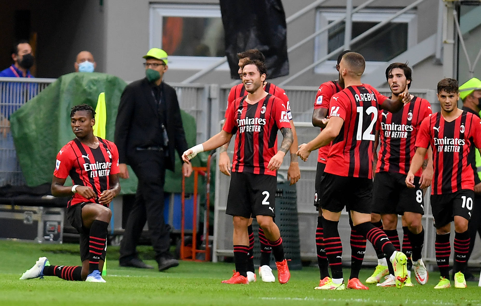 布冯：意大利唯一缺点是偶尔“短路”；无欧战踢是米兰的优势（布冯称意大利唯一短板是偶尔“断电”，无欧战让米兰占优）