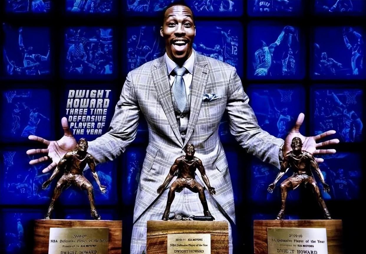 马克西半场15分，恩比德11中1，76人手握7分领先（马克西半场独取15分，恩比德11投仅1中，76人暂领先7分）