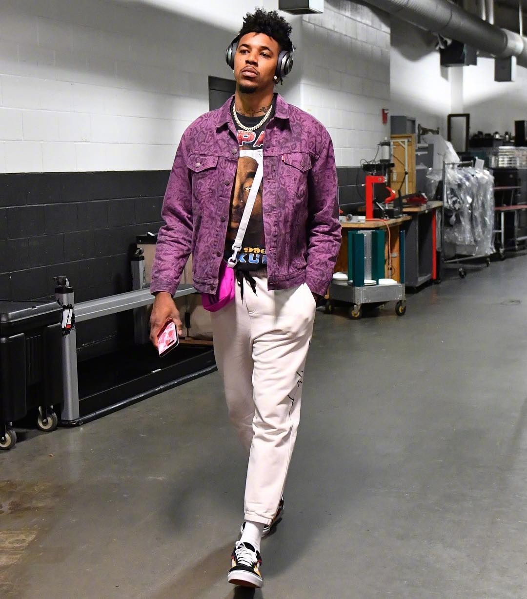 喋喋不休！东契奇对抗杜兰特被吹犯规怒喷吃T 找裁判疯狂摊手抱怨（东契奇对位杜兰特被判犯规怒怼裁判，吃T后仍疯狂摊手抱怨）