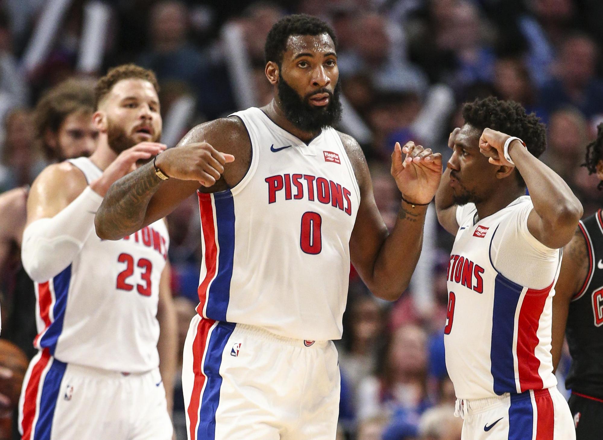 卡特三分神勇，尼克斯开场受挫（卡特远投发威，尼克斯开局不利）