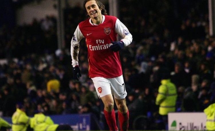 这是怪物啊！马刺吊球险些失误 文班大长胳膊夸张捞回来了……（怪物级！马刺高吊险失误，文班超长臂夸张捞回球）