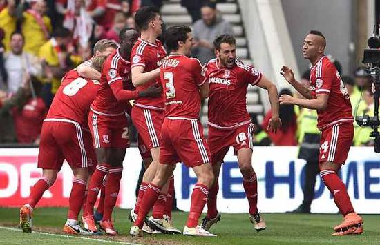 卡森·华莱士的逼抢与断球技巧（卡森·华莱士的压迫防守与抢断秘诀）