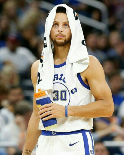 马里主帅：感谢FIFA，我的两名球员受伤了，将缺席一段时间（马里主帅致谢FIFA：两名球员受伤将缺阵一段时间）