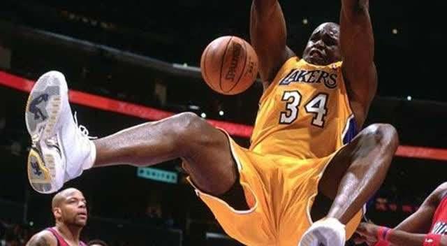 冲击力十足！阿门汤普森26+7集锦：19中12送空接暴扣打爆湖人（爆发力拉满！阿门汤普森26分7板高能集锦：19投12中空接暴扣，碾压湖人）