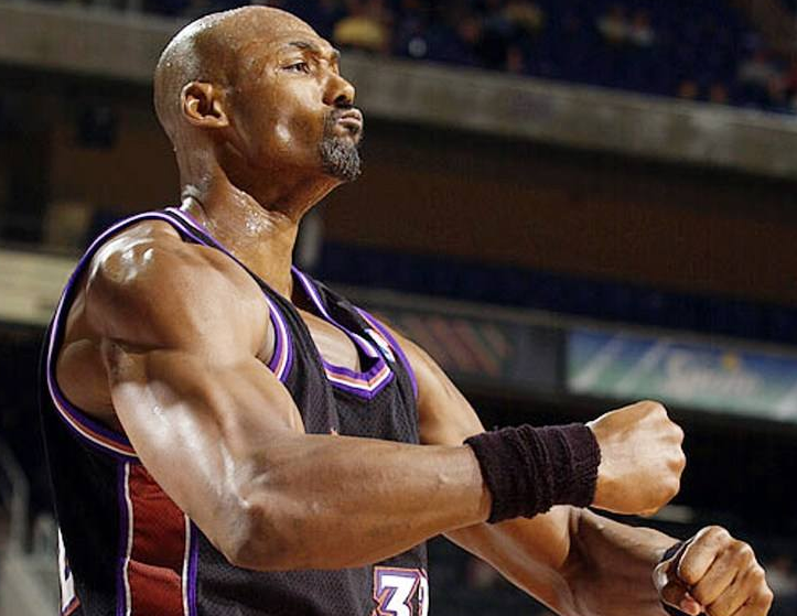 英超-纽卡斯尔联2-2热刺，戈登点射破门准绝杀罗梅罗梅开二度反绝平救主（英超：纽卡2-2热刺，戈登点射险绝杀，罗梅罗梅开二度补时扳平）