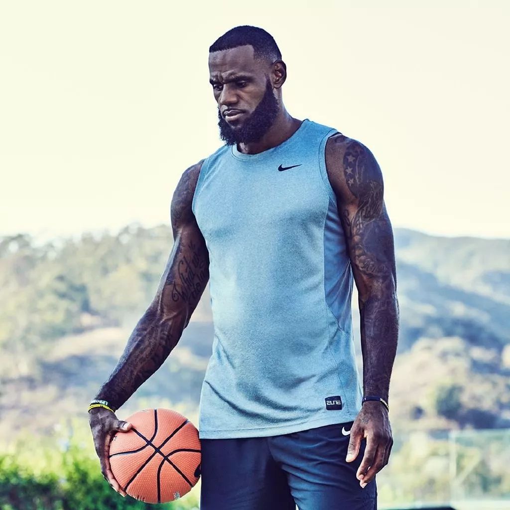 瑞天空：米兰已与阿利松团队展开接触，利物浦明夏愿放他离队（米兰已与阿利松团队洽谈，利物浦愿在明夏放行）