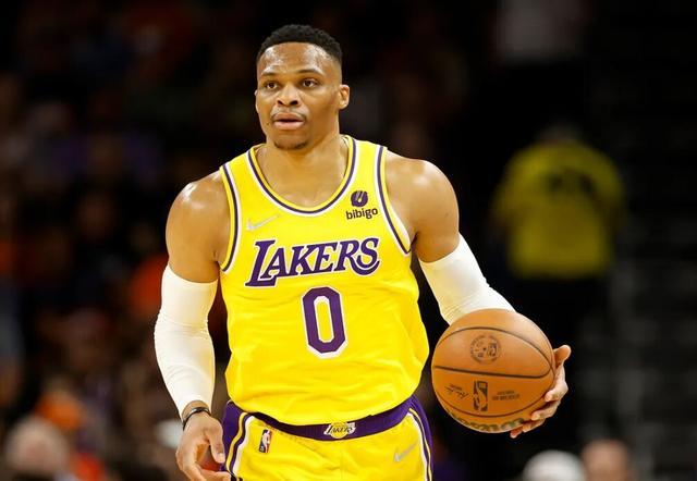 楚阿梅尼：我更喜欢踢6号位；阿隆索经常就后腰位置指导我（楚阿梅尼称更适合踢6号位，阿隆索常就后腰角色指导他）