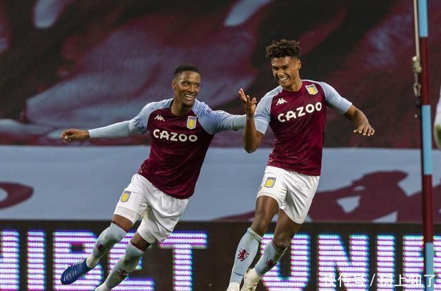 杜兰特篮下强打稳定胜局（杜兰特内线强攻锁定胜局）