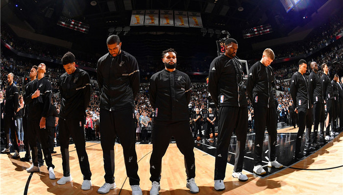 官方：阿塞拜疆主裁阿加耶夫执法阿森纳客战布拉格斯拉维亚（官方确认：阿塞拜疆裁判阿加耶夫将吹罚阿森纳客场对阵布拉格斯拉维亚）