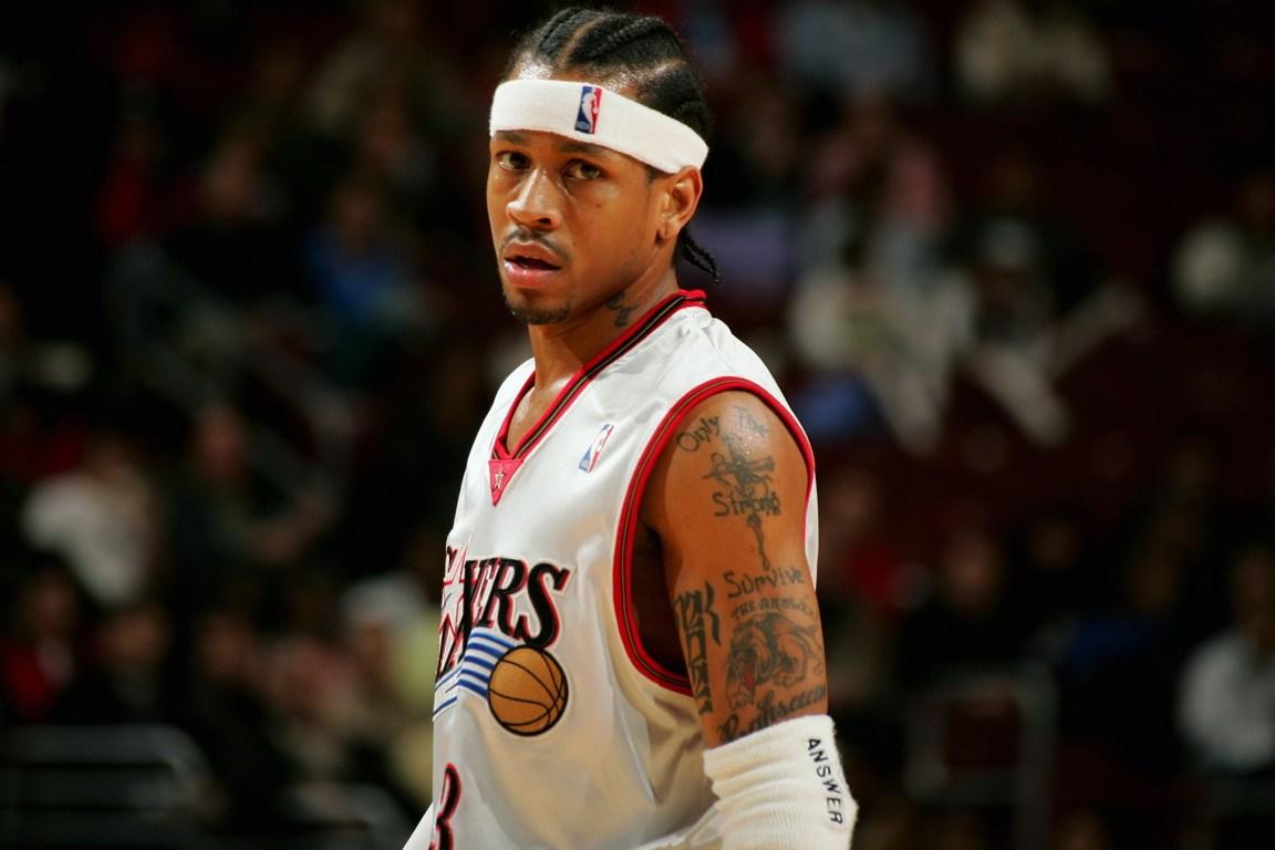 詹姆斯：防守时我们要拧成一根绳，并且时刻保持沟通（詹姆斯：防守要齐心协力，沟通不停歇）