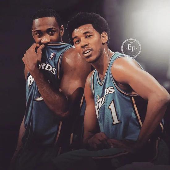 达成尤文生涯200场里程碑，洛卡特利获赠纪念球衣（洛卡特利迎来尤文生涯第200场，获赠纪念球衣）