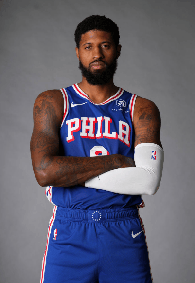 八村塁明日出战火箭，东契奇海斯出战成疑（八村塁明天迎战火箭，东契奇、海斯出战成疑）