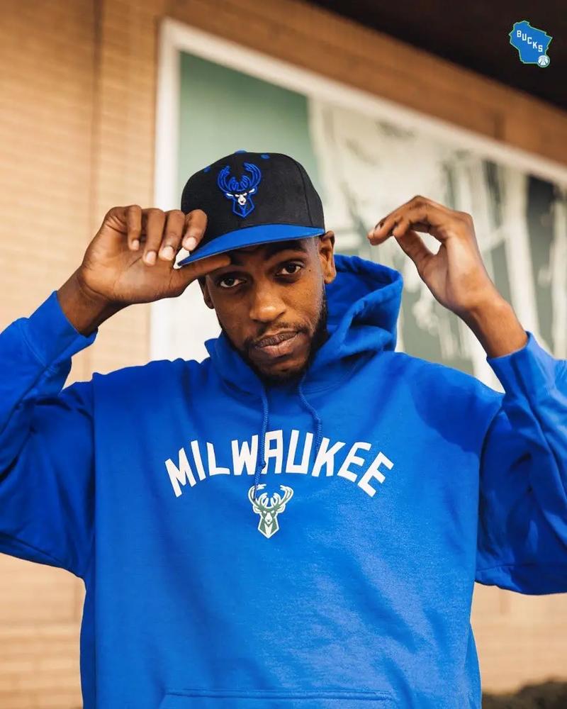 ATP年终总决赛｜阿尔卡拉斯又赢一次！提前锁定年终世界第一（ATP年终总决赛：阿尔卡拉斯再度取胜，提前锁定年终世界第一）